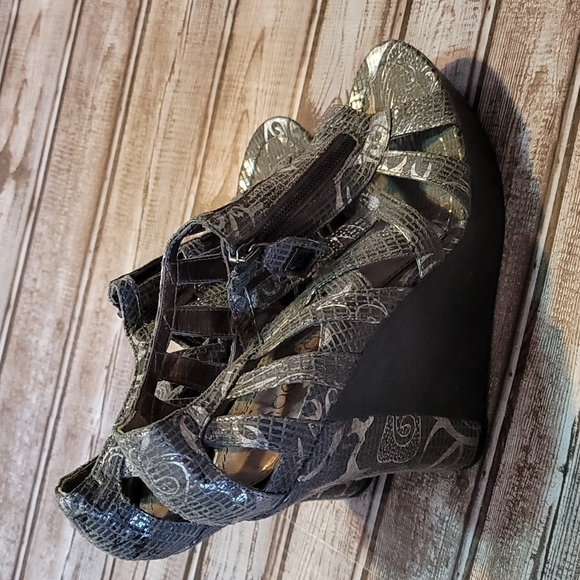 Nadara Shi by Journey silver & gray sandal wedge sandal shoe size 9 GUC - Picture 3 of 10